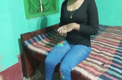 Nữ sinh ngây thơ tìm việc gặp khó khăn được giúp đỡ bởi chủ nhà, cùng xem hum sath sath hai full movie download